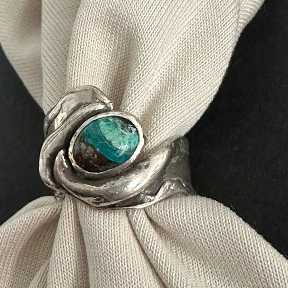 Green Stone Woman Cocktail Ring Size 5 1/2 Jewelry Custom Made 